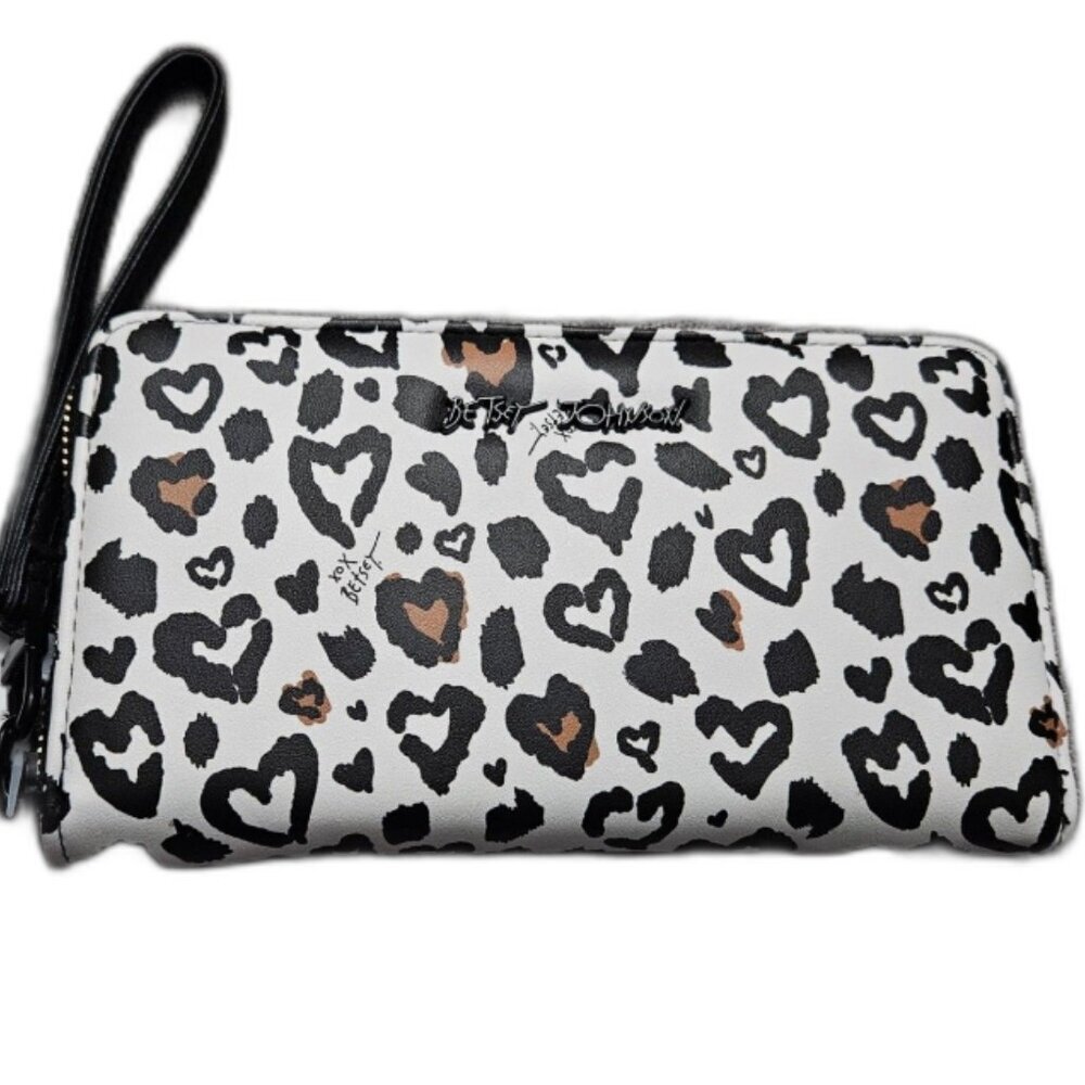 NWT Betsey Johnson Large Wallet with full zip around hearts, kitschy, bold